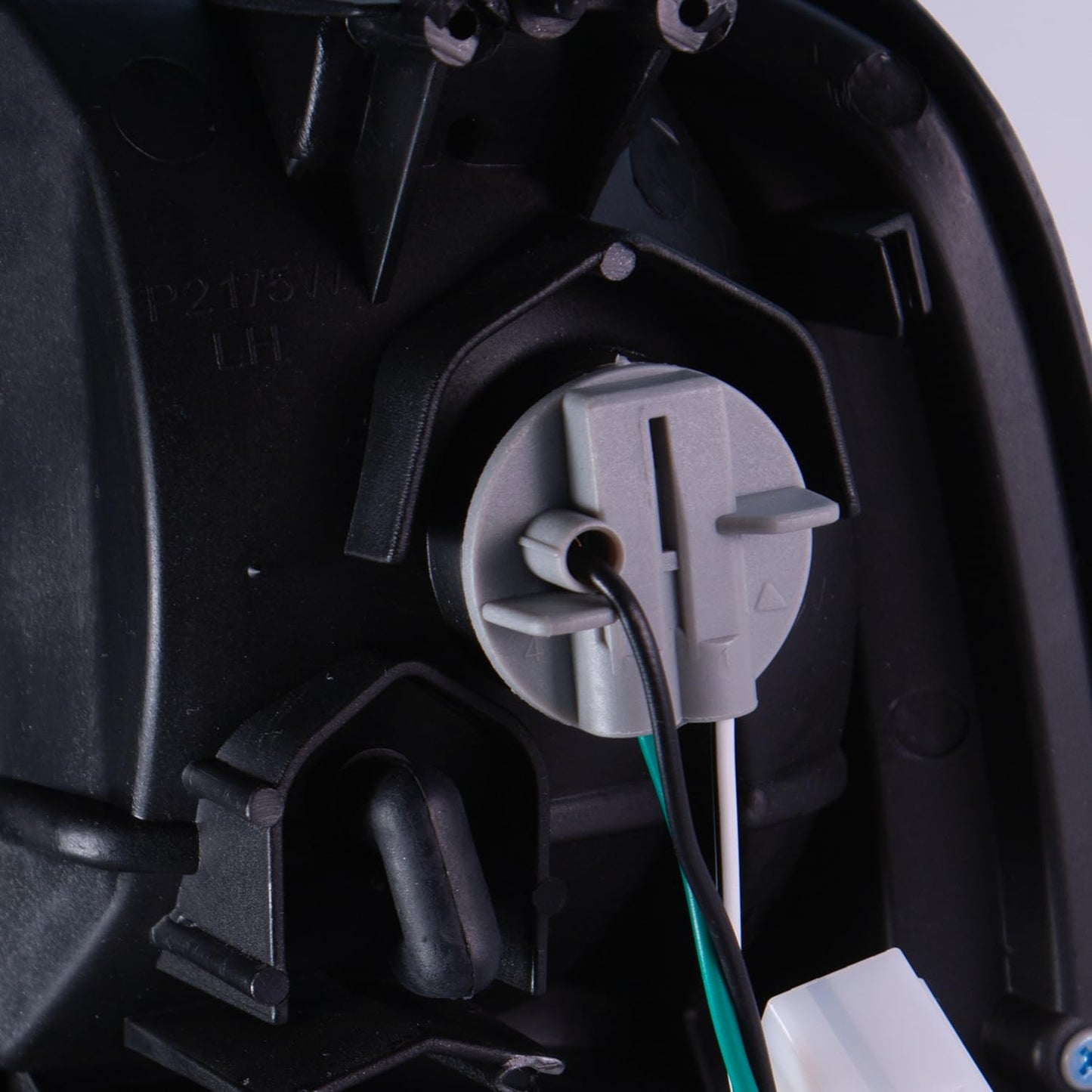 Calavera Izquierda Compatible con Frontier 1998 1999 2000 2001 2002 2003 2004 2005 2006 2007 2008 2009 2010 2011 2012 2013 2014 2015 | Con Arnes | Rojo Blanco/Blanco