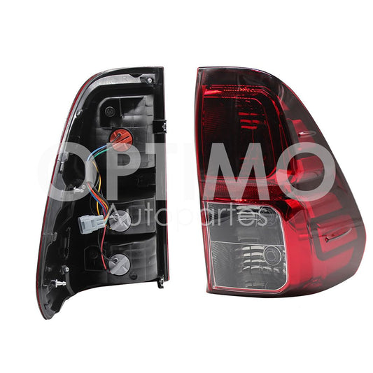 2016 - 2024  TOYOTA HILUX 2/4WD CALAVERA DER C/ARNES OSCURA (SENCILLA/LUJO) (ROJO/BLANCO/BLANCO)