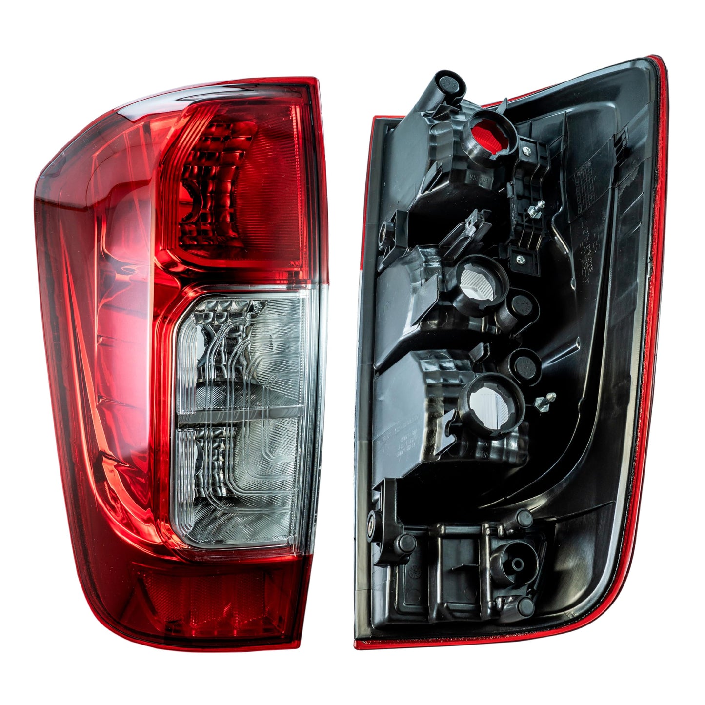 Calavera Izquierda Compatible con NP-300 FRONTIER (D-23) 2016 2017 2018 2019 2020 2021 2022 2023 2024 S/ARNES (SENCILLA/DOBLE CABINA S-SE/LUJO XE-LE) 2/4WD (ROJO/BLANCO)