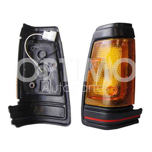 NISSAN 720 1992 1993 CUARTO ESQ DER NEGRO LINEA ROJA C/ARNES (EMP/2PZS)